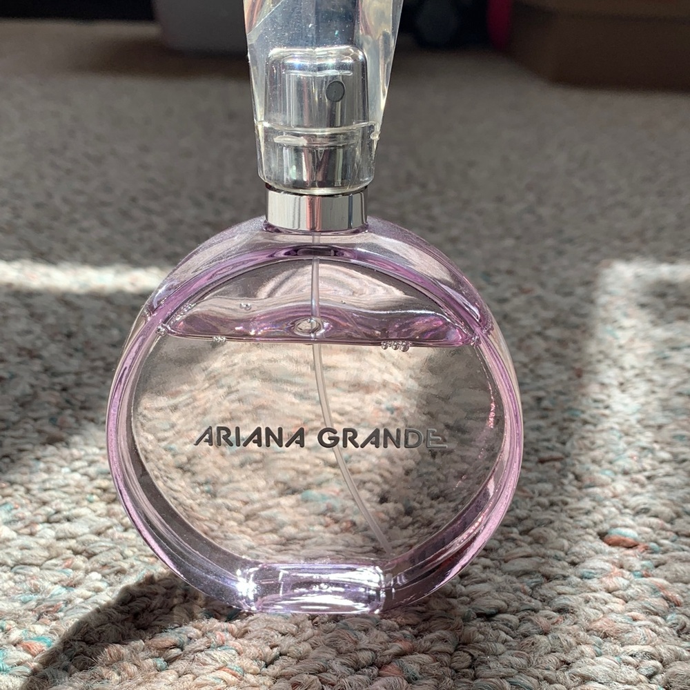 Ariana Grande R.E.M. perfume